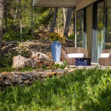 Villa Secluded Hvar 4 Bedrooms Kucno Drvo Short Walk To *
